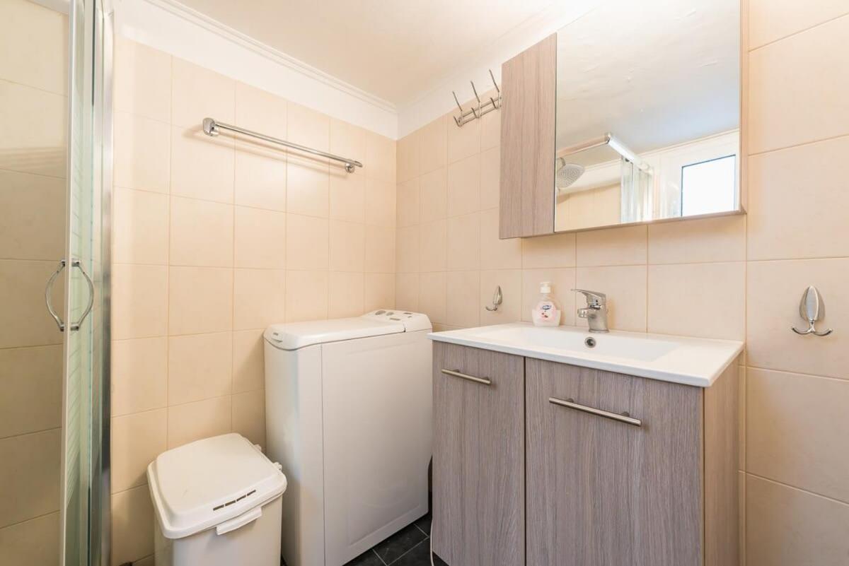 Topfloor Central Apt With Urban Views,3' To Metro Афины Экстерьер фото